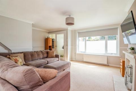 7 Beech Road, Horsham, RH12 4NR
