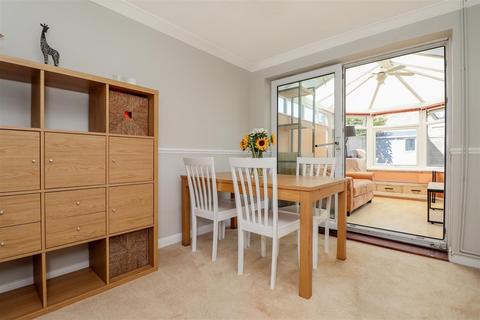 7 Beech Road, Horsham, RH12 4NR