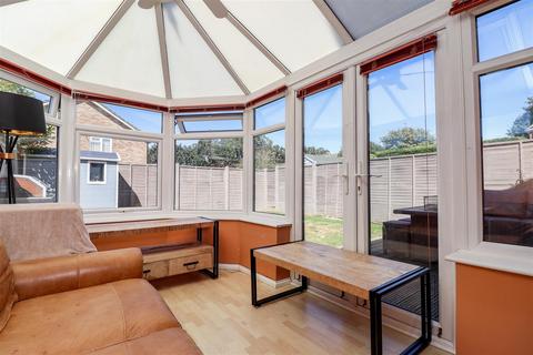 7 Beech Road, Horsham, RH12 4NR