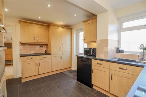 7 Beech Road, Horsham, RH12 4NR
