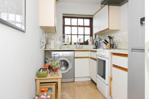 1 bedroom flat for sale, Gardner Court, Whitchurch, RG28