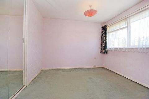 63 Devonshire Green, Farnham Royal, Slough, SL2 3DX