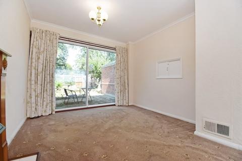 63 Devonshire Green, Farnham Royal, Slough, SL2 3DX