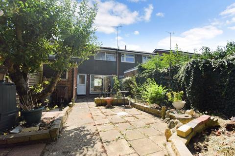 63 Devonshire Green, Farnham Royal, Slough, SL2 3DX