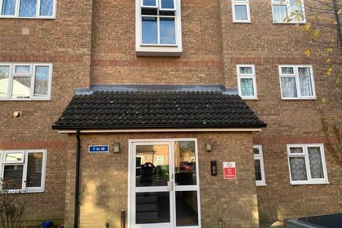 2 bedroom flat to rent, Quilter Close, Luton LU3