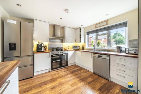 16 Baird Drive, Wood Street Village, Guildford, GU3 3EF