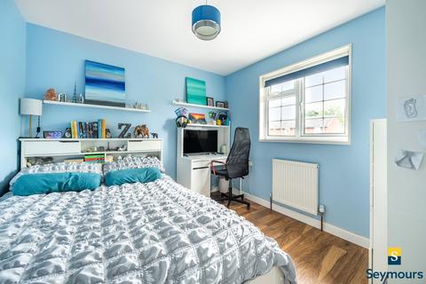 16 Baird Drive, Wood Street Village, Guildford, GU3 3EF
