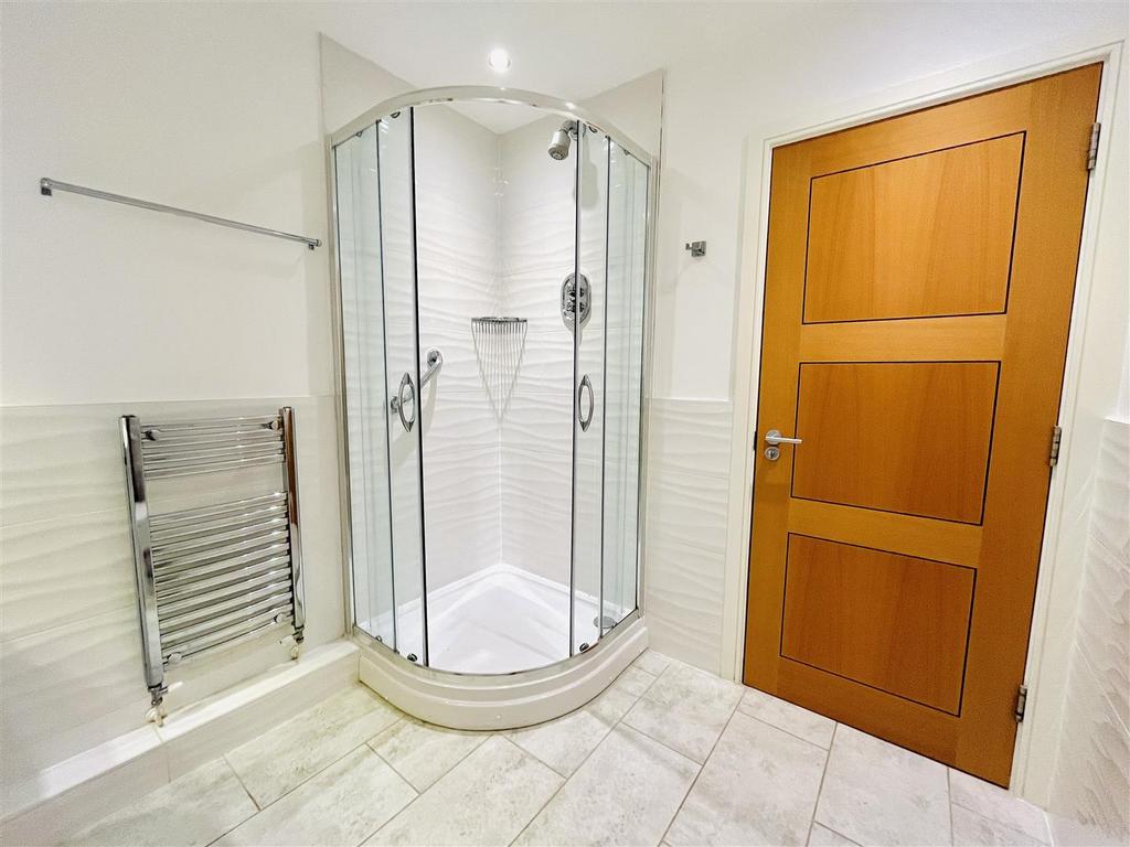 En Suite Shower Room Aspect 2