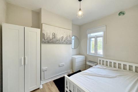 5 Crescent Road, London, SE18 7BL