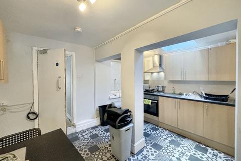5 Crescent Road, London, SE18 7BL