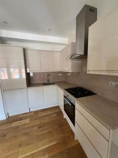 2 bedroom flat to rent, Milton Park, London