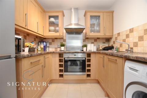 2 bedroom apartment for sale, Stewart Close, Abbots Langley