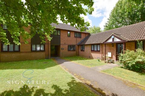 2 bedroom apartment for sale, Stewart Close, Abbots Langley