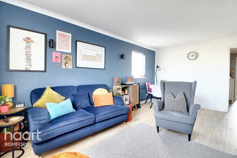 2 bedroom apartment for sale, Monkwood Close, Romford, RM1 2NQ