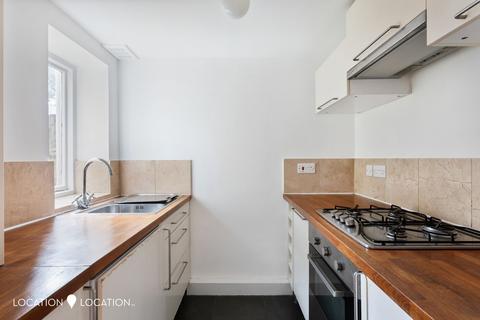 Studio for sale, Evering Road, London, N16