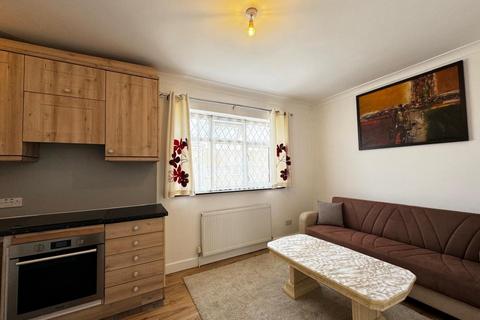 1 bedroom flat to rent, Geraint Road, Bromley