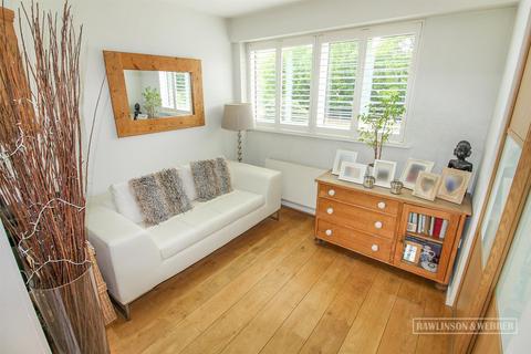 3 Victoria Close, West Molesey, KT8 1SQ
