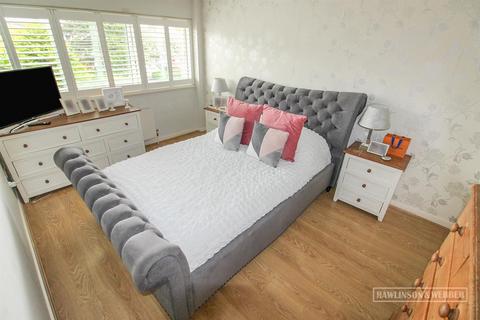 3 Victoria Close, West Molesey, KT8 1SQ