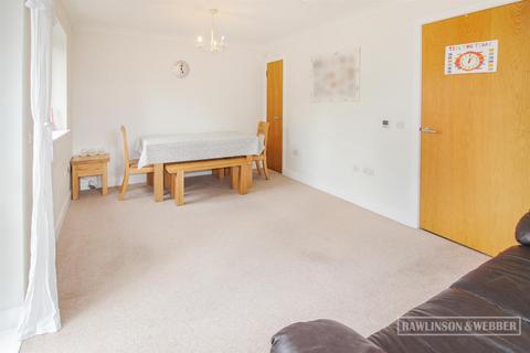 1 Apps Meadow Close, West Molesey, KT8 2AE