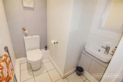 1 Apps Meadow Close, West Molesey, KT8 2AE