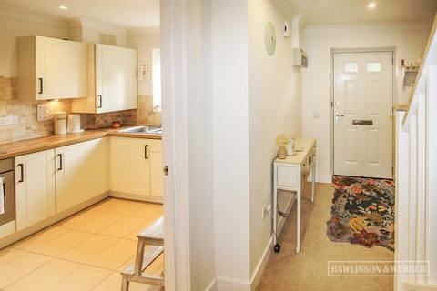 1 Apps Meadow Close, West Molesey, KT8 2AE