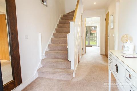 1 Apps Meadow Close, West Molesey, KT8 2AE