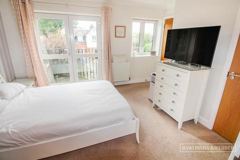 1 Apps Meadow Close, West Molesey, KT8 2AE
