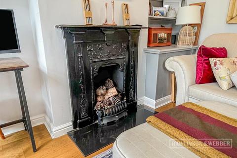 41 School Road, East Molesey, KT8 0DN