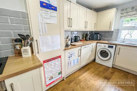 41 School Road, East Molesey, KT8 0DN