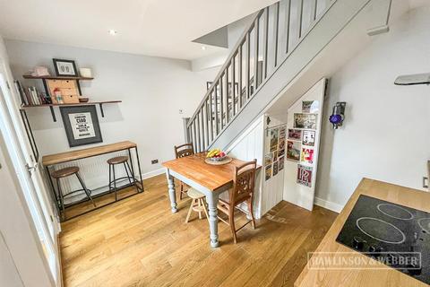 41 School Road, East Molesey, KT8 0DN