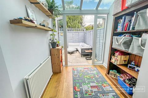 41 School Road, East Molesey, KT8 0DN