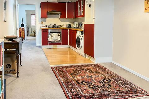 1 bedroom apartment for sale, Walton Road, East Molesey KT8