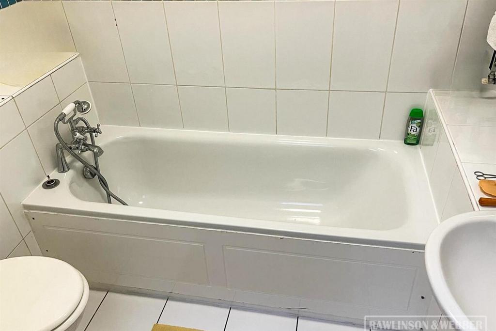 Edited bathroom.png