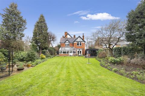 10 Beauchamp Road, East Molesey, KT8 0PA