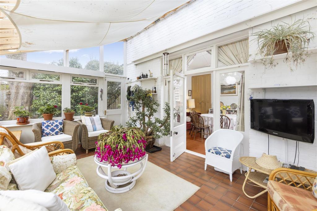 10 Beauchamp Road East Molesey-49.JPG