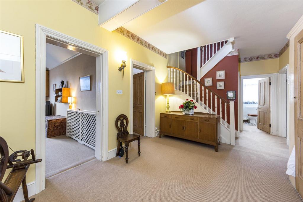 10 Beauchamp Road East Molesey-25.JPG