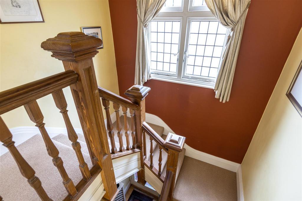 10 Beauchamp Road East Molesey-31.JPG