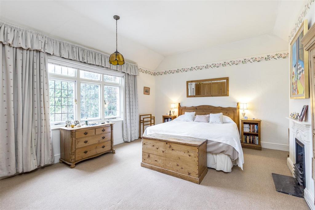 10 Beauchamp Road East Molesey-19.JPG
