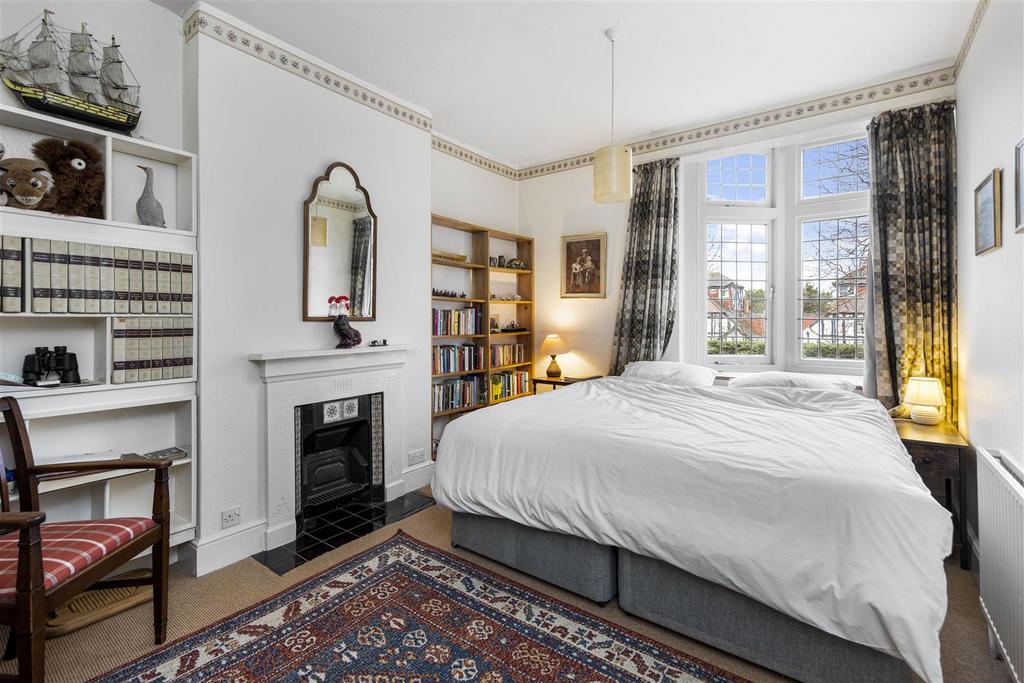 10 Beauchamp Road East Molesey-13.JPG