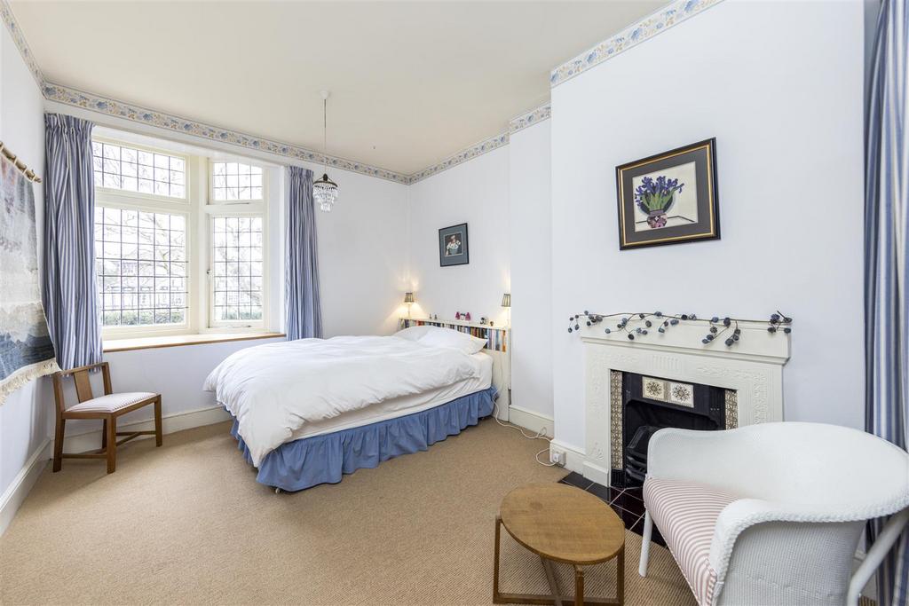 10 Beauchamp Road East Molesey-17.JPG
