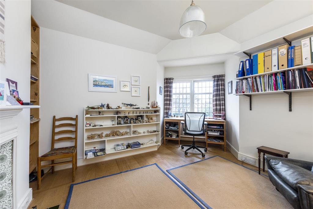 10 Beauchamp Road East Molesey-24.JPG
