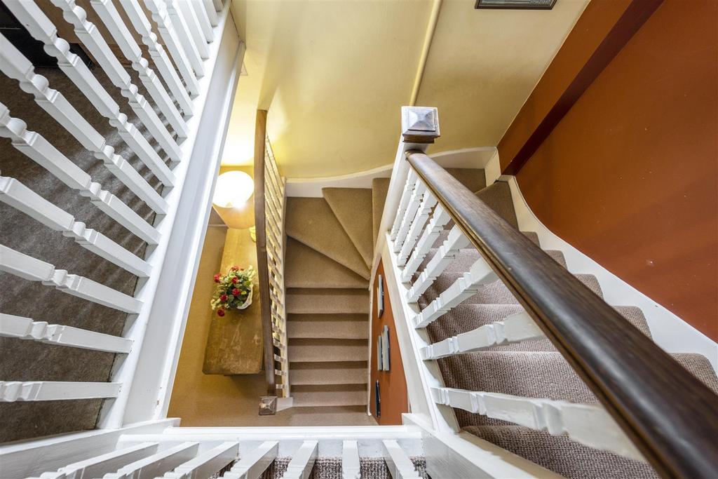 10 Beauchamp Road East Molesey-12.JPG