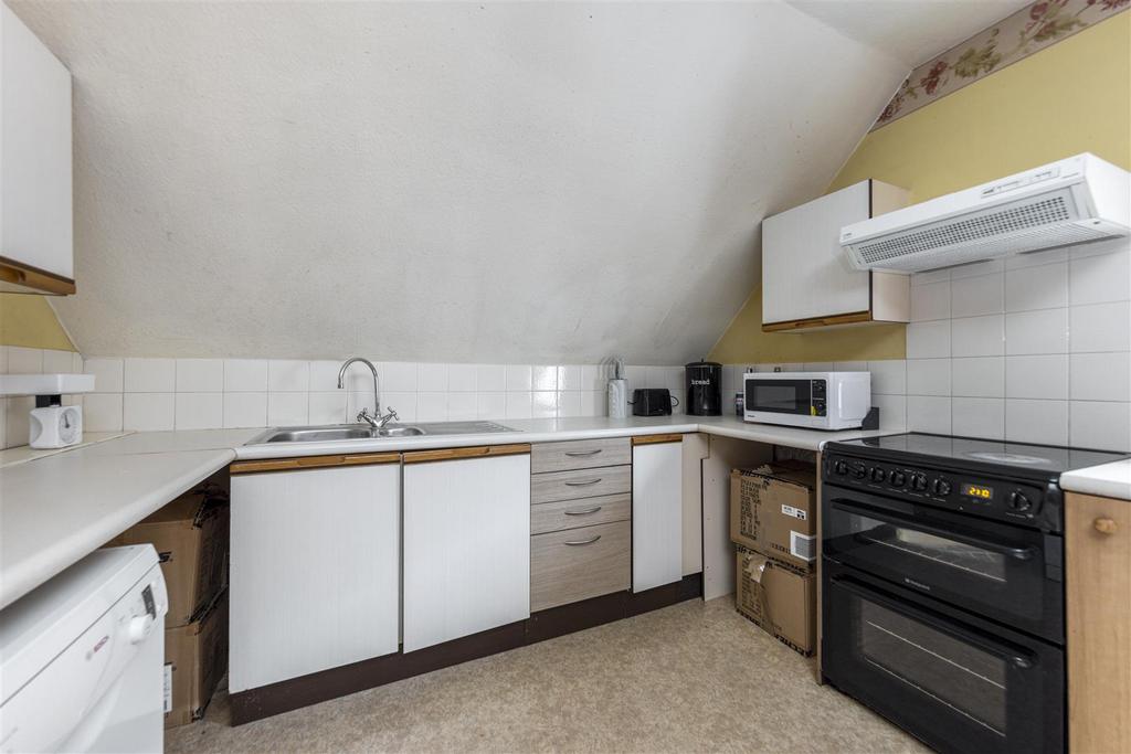 10 Beauchamp Road East Molesey-4.JPG