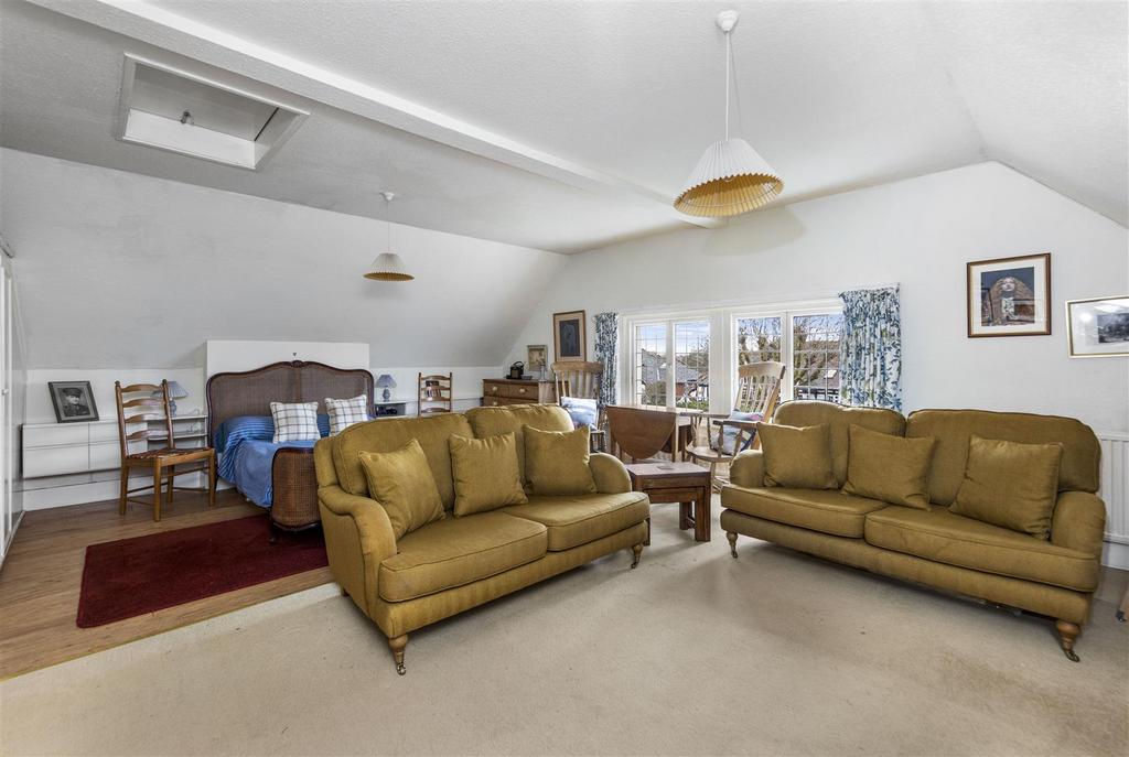 10 Beauchamp Road East Molesey-8.JPG
