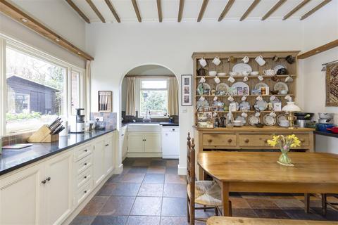 10 Beauchamp Road, East Molesey, KT8 0PA