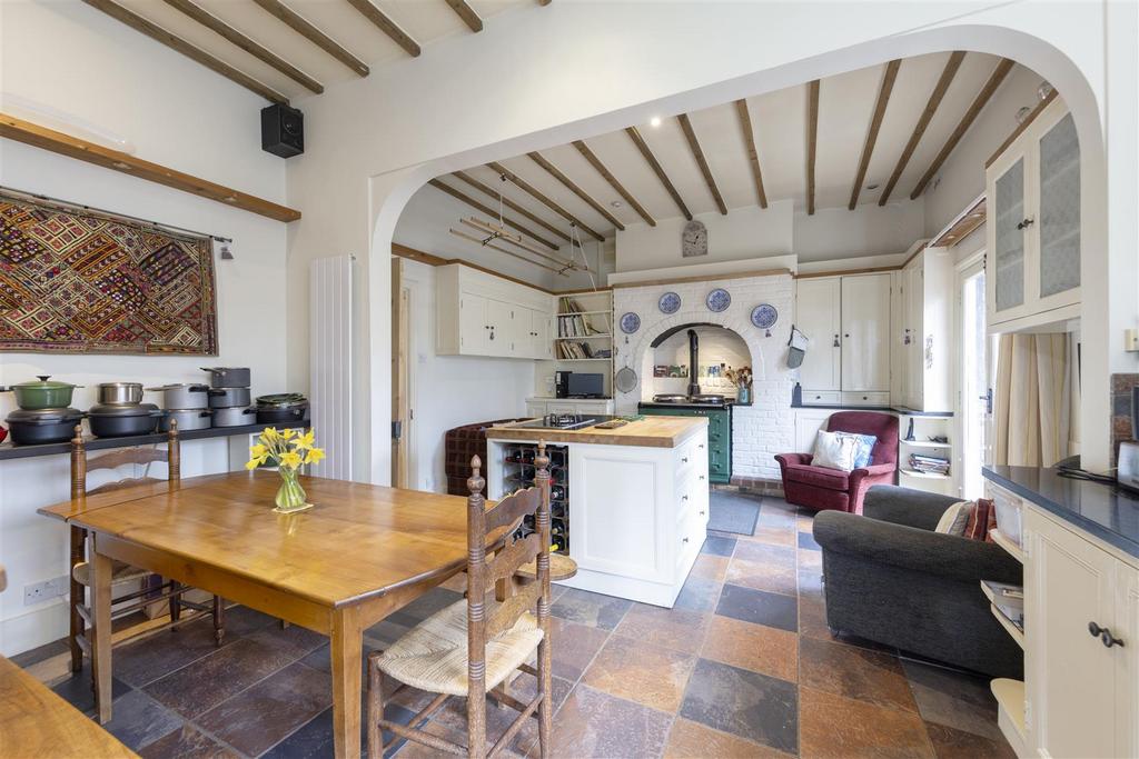 10 Beauchamp Road East Molesey-60.JPG
