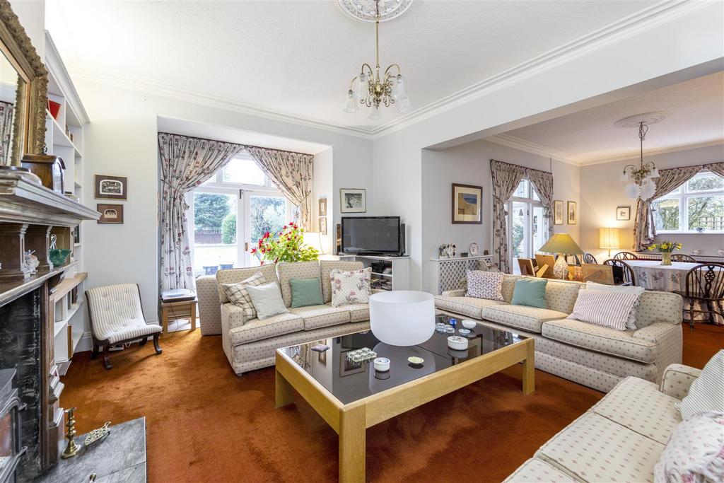 10 Beauchamp Road East Molesey-43.JPG