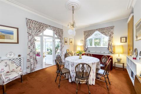 10 Beauchamp Road, East Molesey, KT8 0PA