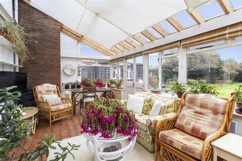 10 Beauchamp Road, East Molesey, KT8 0PA