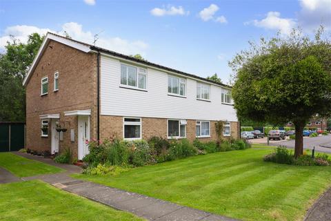 10 Warwick Gardens, Thames Ditton, KT7 0RA